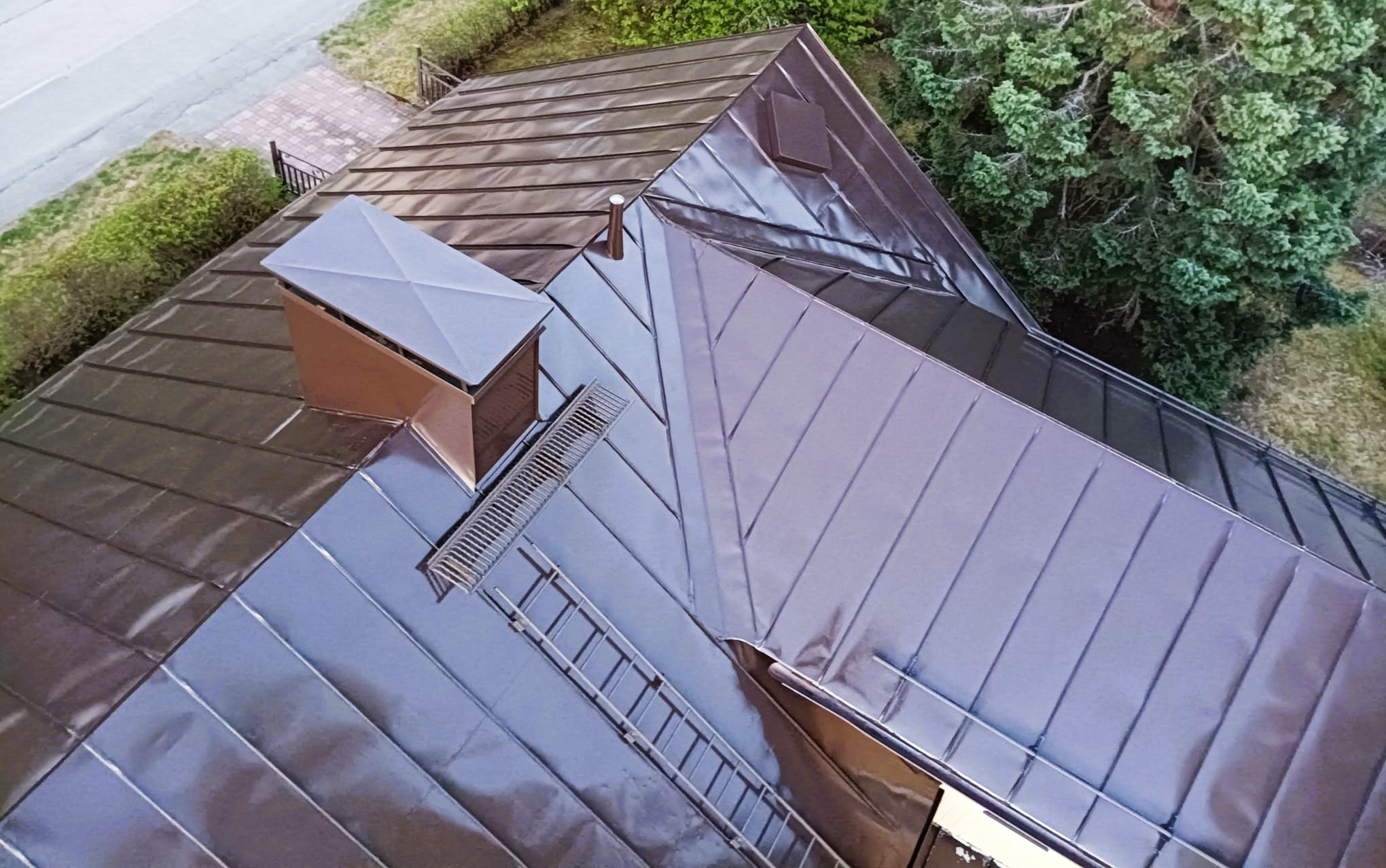 Vestalo Oy Peltikaton maalaus